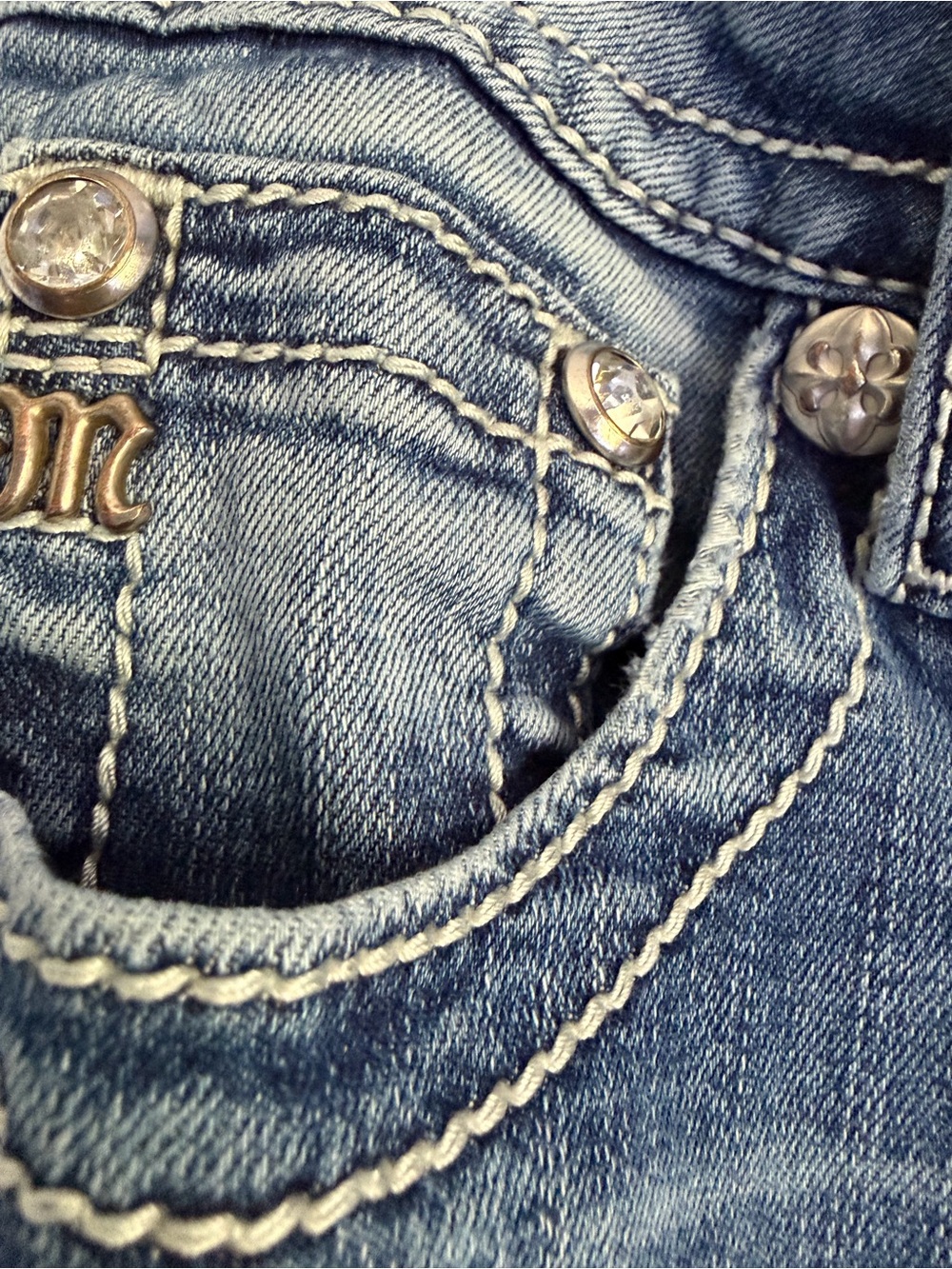 Miss Me Mid Rise Light Blue Straight Leg Jeans Sz 27 Embellishments on Pockets - Picture 4 of 12
